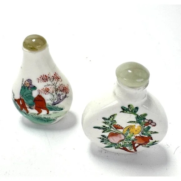 Chinese Style Lot of 2 Vintage Porcelain Snuff Bottles w Stopper Spoons - Picture 2 of 5
